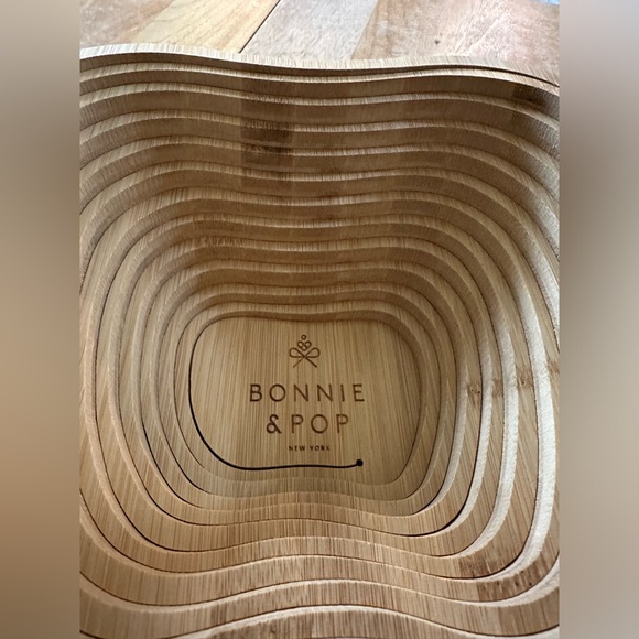 New in Box. Collapsible fruit bowl. No fruit included - Picture 6 of 14